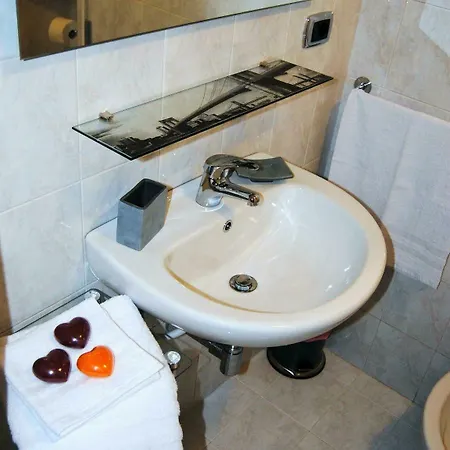 Metropolis Rooms&services Maison d'hôtes 2*