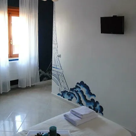 Metropolis Rooms&services 2*