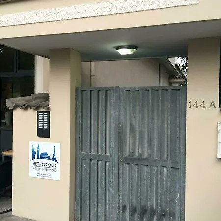Maison d'hôtes Metropolis Rooms&services 2*