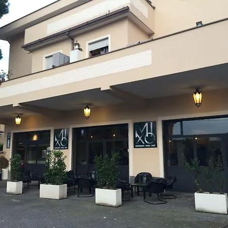 Metropolis Rooms&services 2*