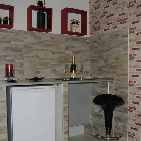 Konukevi Metropolis Rooms&services Fiumicino